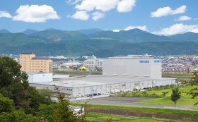 南東方向から撮影した日田天領水の工場